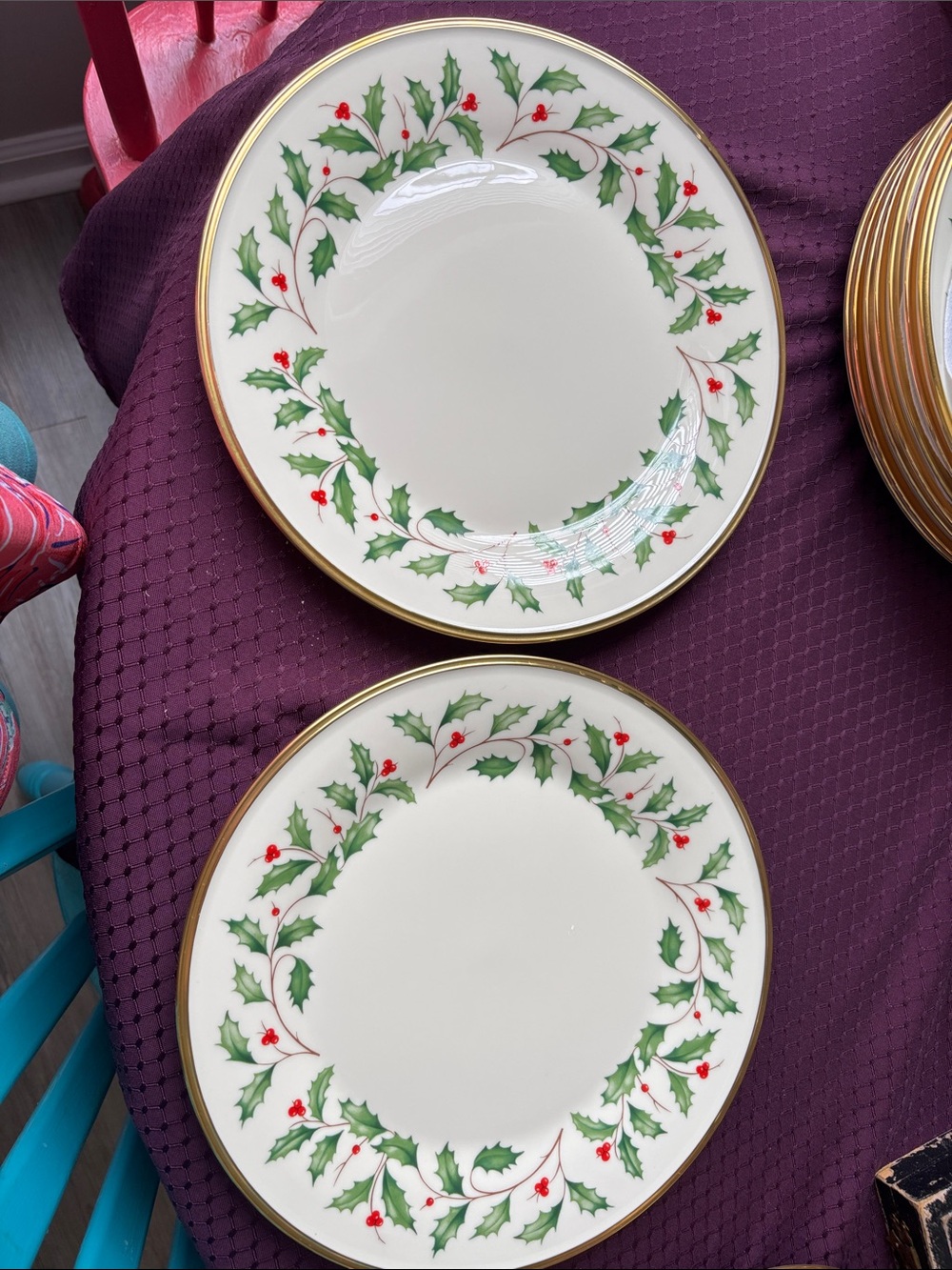 Set of 2 Lenox “Holiday” dinner plates in like new condition